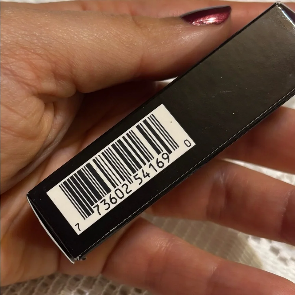 MAC Cosmetics NWT Love Me lipstick - #410 La Femme Bold Plum - Picture 5 of 5